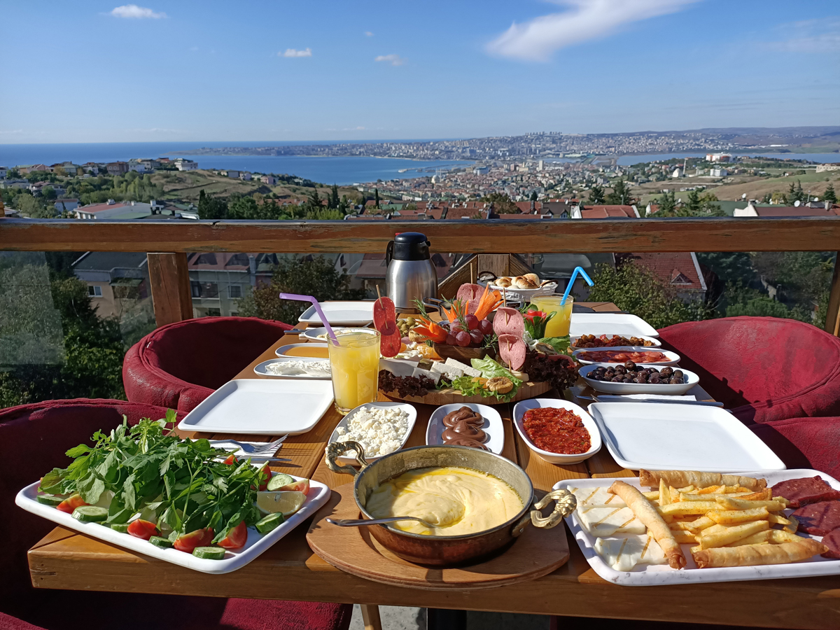 Beylikdüzü’nde En İyi Manzaralı Kahvaltı Mekanları (2026)